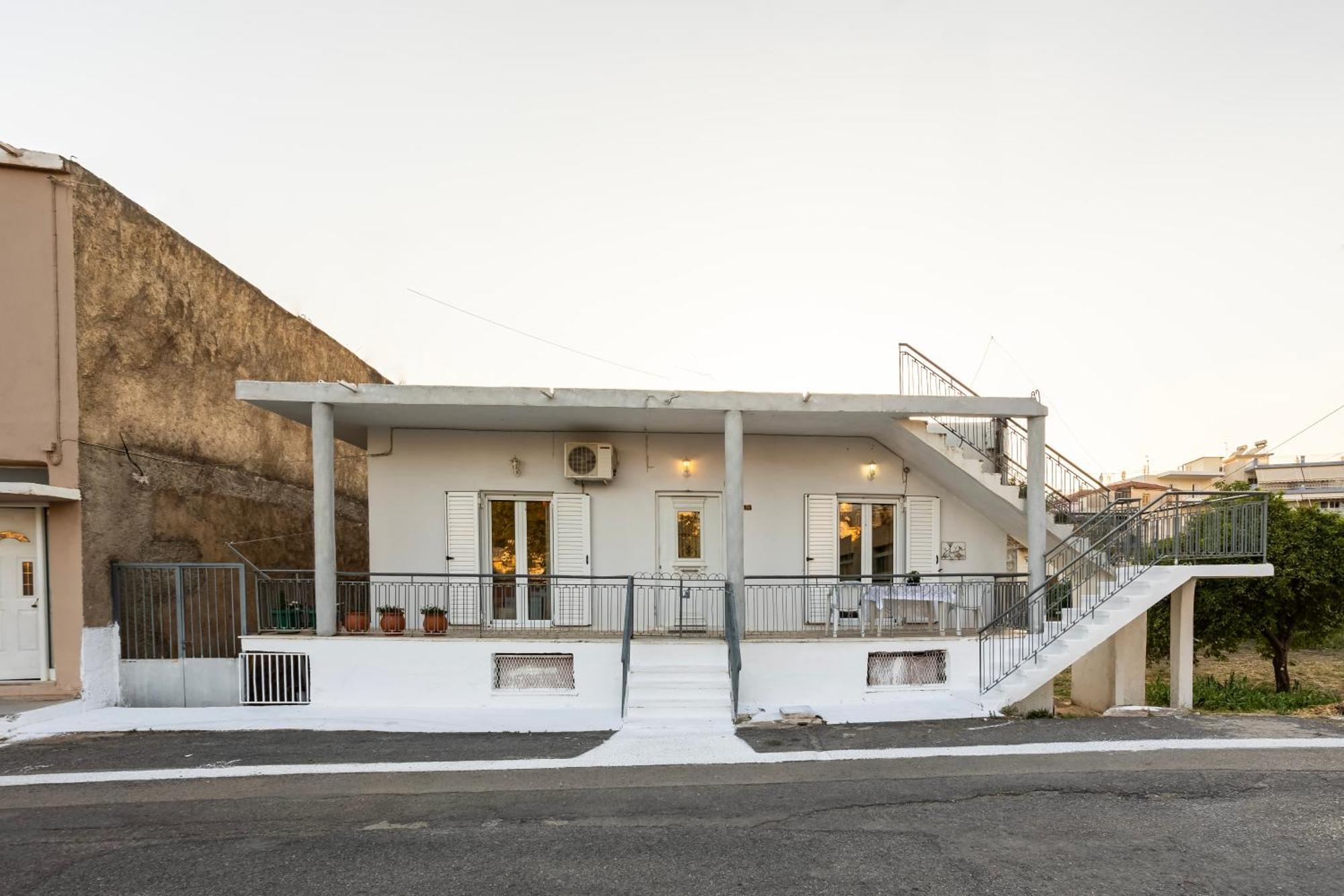 Kalamata'S Sunny Retreat Near The Historic Center Экстерьер фото